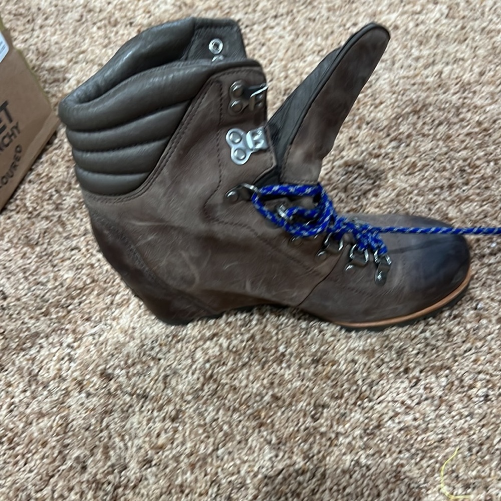 Sorel womens boots size 7.5 - Picture 3 of 8